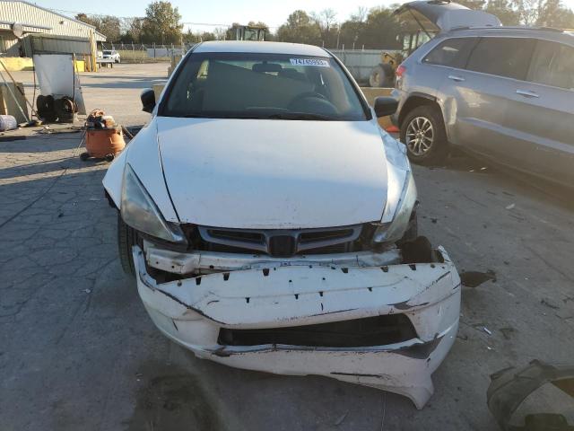 1HGCM56175A170678 - 2005 HONDA ACCORD DX WHITE photo 5