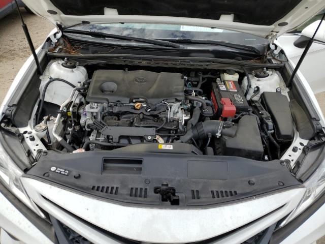 4T1B11HK5JU592860 - 2018 TOYOTA CAMRY L WHITE photo 11