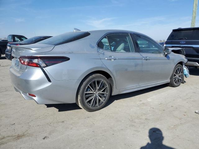 4T1G31AK8RU065577 - 2024 TOYOTA CAMRY SE NIGHT SHADE SILVER photo 3