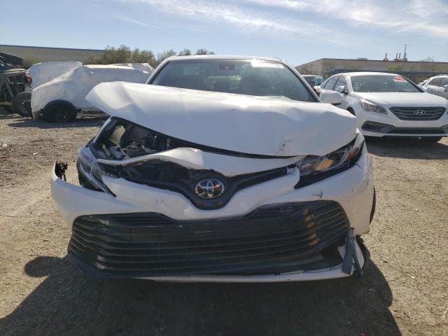 JTNB11HK4J3037100 - 2018 TOYOTA CAMRY L WHITE photo 5