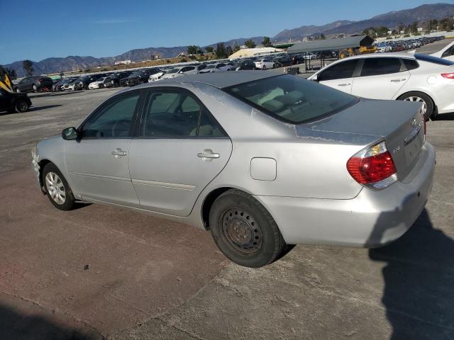 4T1BE32K55U572364 - 2005 TOYOTA CAMRY LE SILVER photo 2