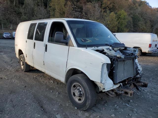 1GCZGTCG2B1132364 - 2011 CHEVROLET EXPRESS G3 WHITE photo 4