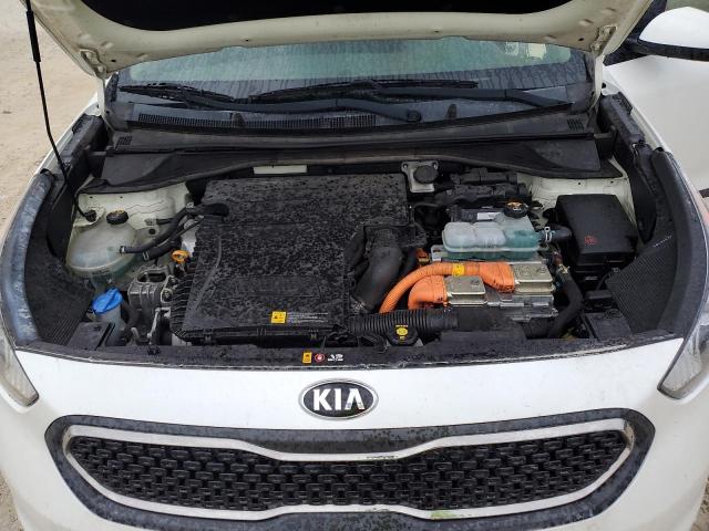 KNDCB3LC2J5203555 - 2018 KIA NIRO FE WHITE photo 12