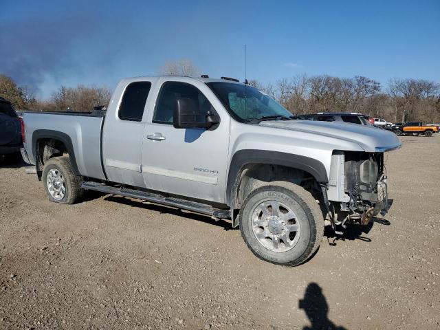 1GC2KYE82DZ245285 - 2013 CHEVROLET SILVERADO K2500 HEAVY DUTY LTZ SILVER photo 4