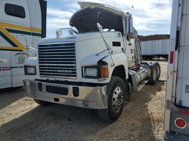 1M1AN07Y8JM028060 - 2018 MACK 600 CHU600 WHITE photo 2