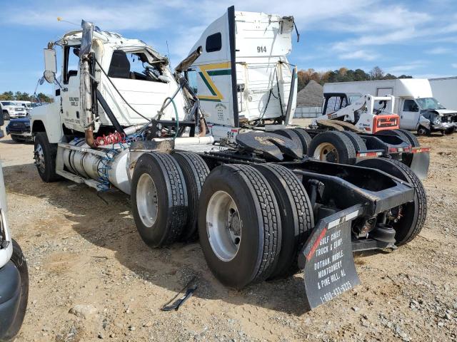 1M1AN07Y8JM028060 - 2018 MACK 600 CHU600 WHITE photo 3