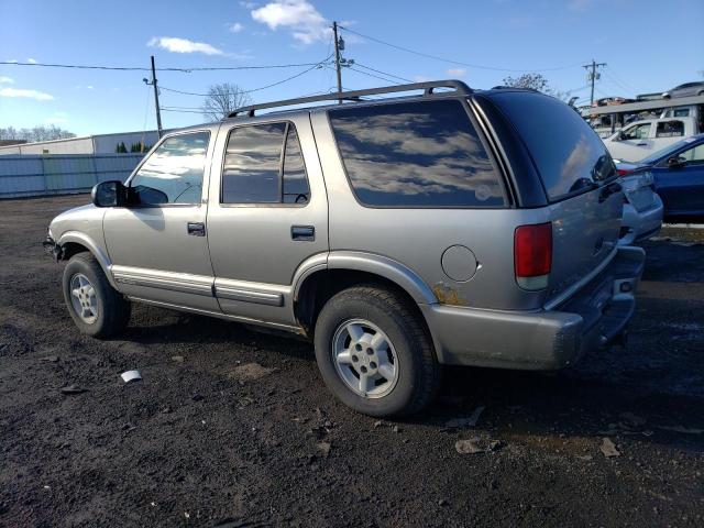 1GNDT13W412216560 - 2001 CHEVROLET BLAZER SILVER photo 2