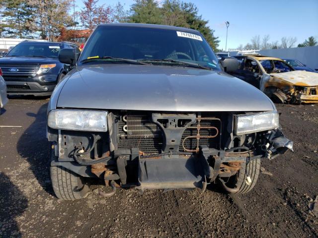 1GNDT13W412216560 - 2001 CHEVROLET BLAZER SILVER photo 5