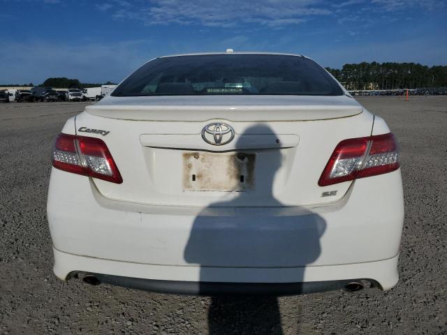 4T1BF3EK7AU513805 - 2010 TOYOTA CAMRY BASE WHITE photo 6