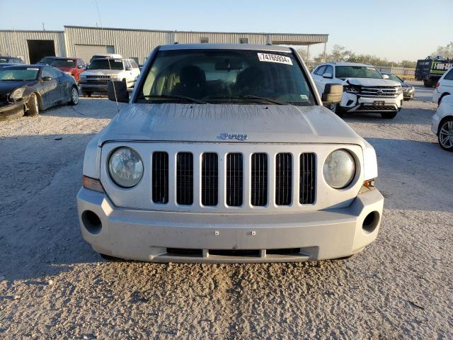 1J4NT2GB6AD504086 - 2010 JEEP PATRIOT SPORT SILVER photo 5