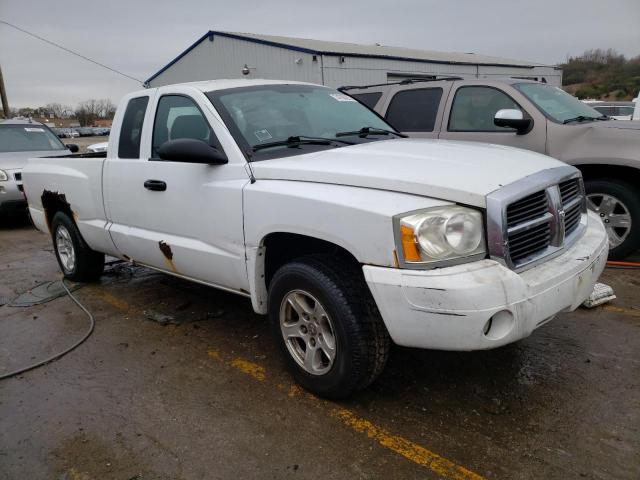 1D7HE42K66S671007 - 2006 DODGE DAKOTA SLT WHITE photo 4