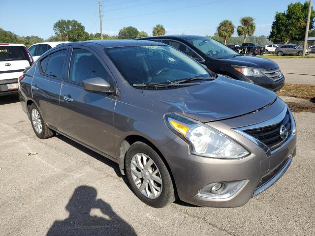 3N1CN7AP7HL807331 - 2017 NISSAN VERSA S GRAY photo 4