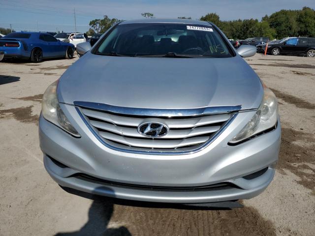 5NPEB4AC5BH180095 - 2011 HYUNDAI SONATA GLS SILVER photo 5