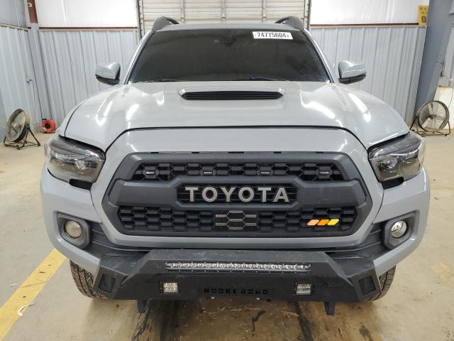 3TMCZ5AN3JM123655 - 2018 TOYOTA TACOMA DOUBLE CAB GRAY photo 5