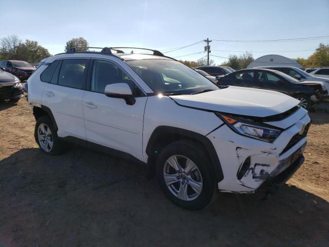 2T3P1RFVXKW014456 - 2019 TOYOTA RAV4 XLE WHITE photo 4