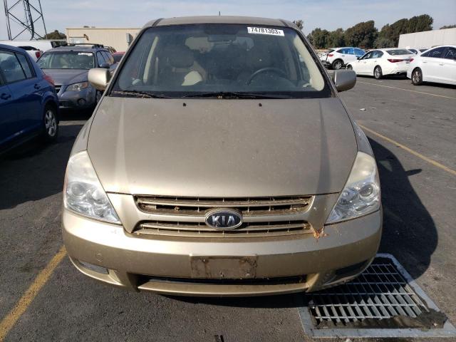 KNDMB133196279377 - 2009 KIA SEDONA GOLD photo 5