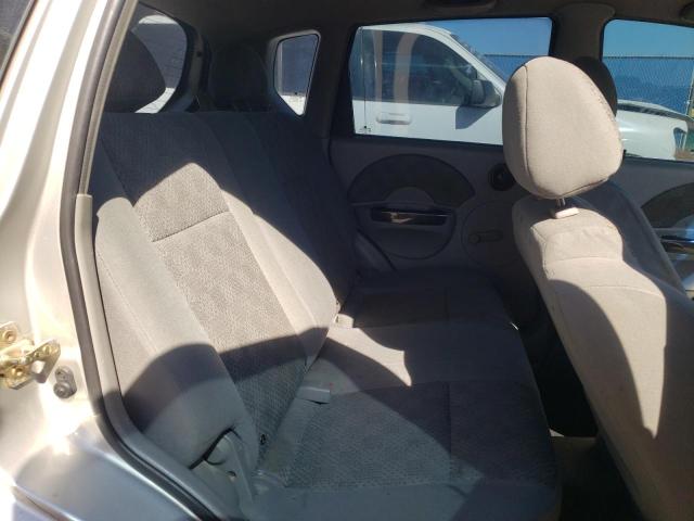 KL1TD62605B327913 - 2005 CHEVROLET AVEO BASE SILVER photo 10