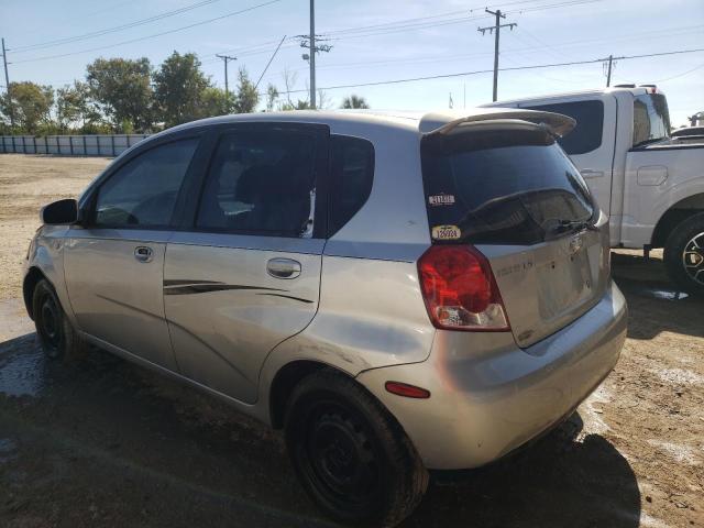 KL1TD62605B327913 - 2005 CHEVROLET AVEO BASE SILVER photo 2