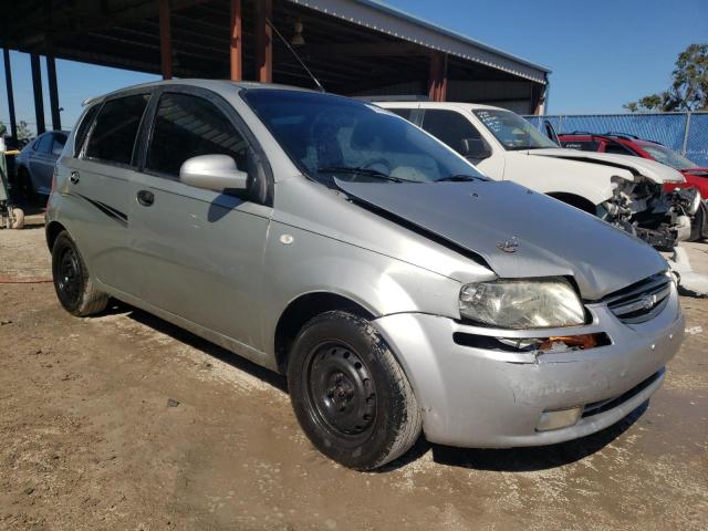 KL1TD62605B327913 - 2005 CHEVROLET AVEO BASE SILVER photo 4