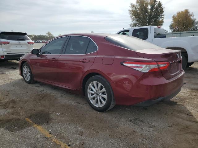 4T1B11HK9JU589301 - 2018 TOYOTA CAMRY L RED photo 2