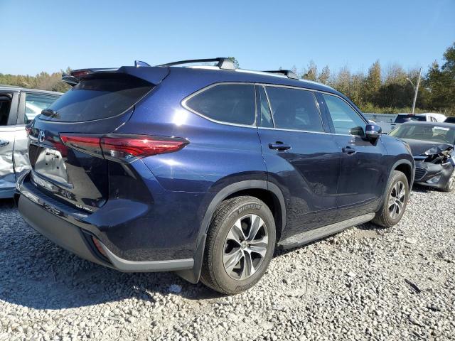 5TDGZRBH5MS548168 - 2021 TOYOTA HIGHLANDER XLE BLUE photo 3