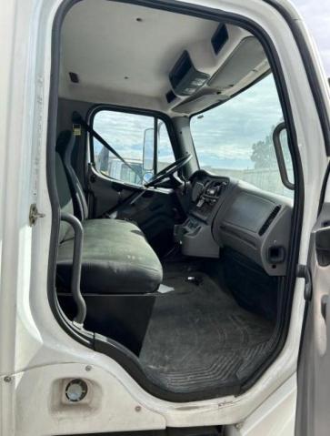 1FVACWCS56HV81280 - 2006 FREIGHTLINER M2 106 MEDIUM DUTY WHITE photo 5