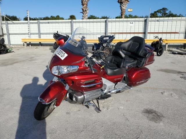 1HFSC47H5AA904186 - 2010 HONDA GL1800 BURGUNDY photo 2