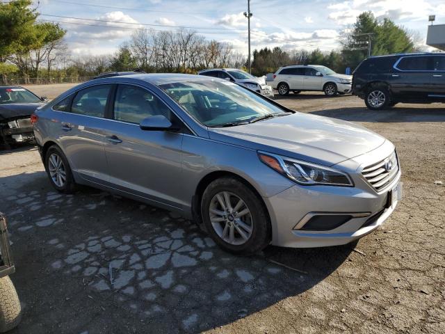 5NPE24AF7HH567430 - 2017 HYUNDAI SONATA SE SILVER photo 4