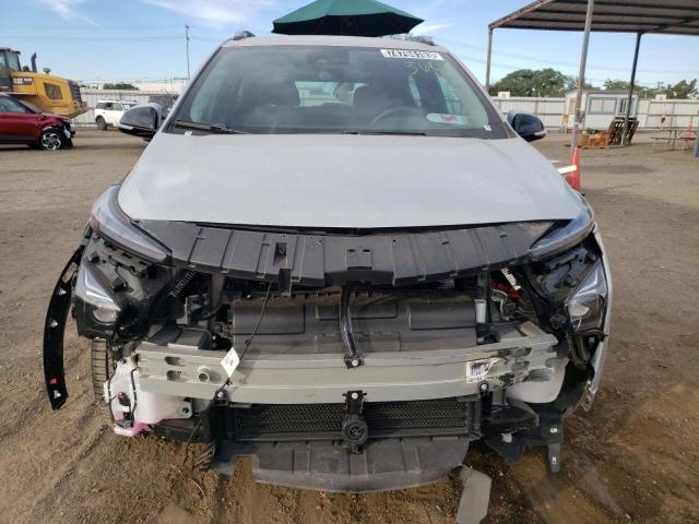 1G1FY6S04P4145556 - 2023 CHEVROLET BOLT EUV LT SILVER photo 5