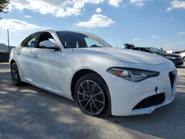 ZARFANAN4K7622566 - 2019 ALFA ROMEO GIULIA WHITE photo 4