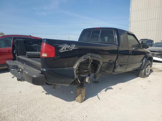 1GCCT19W028262753 - 2002 CHEVROLET S TRUCK S10 BLACK photo 3