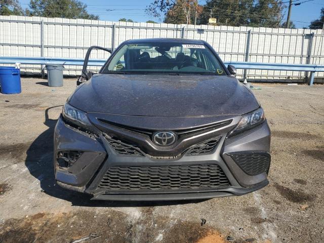 4T1G11AK1MU594335 - 2021 TOYOTA CAMRY SE GRAY photo 5