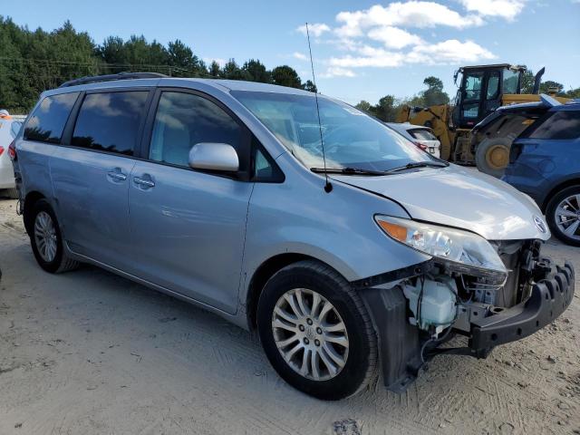 5TDYK3DC4ES494578 - 2014 TOYOTA SIENNA XLE SILVER photo 4