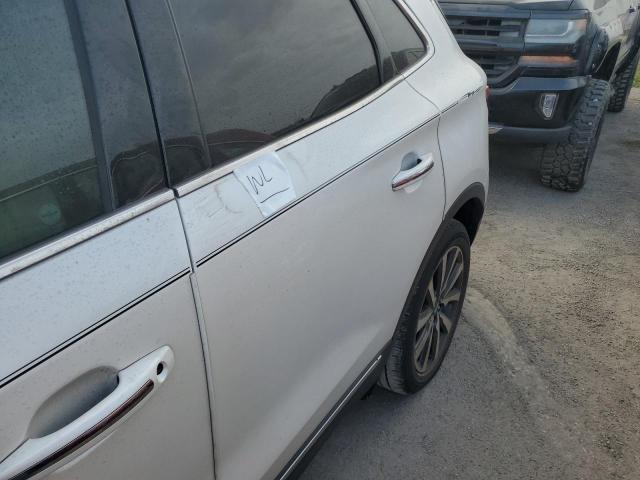 5LMCJ3C9XKUL27662 - 2019 LINCOLN MKC RESERVE კრემისფერი ფოტო 13