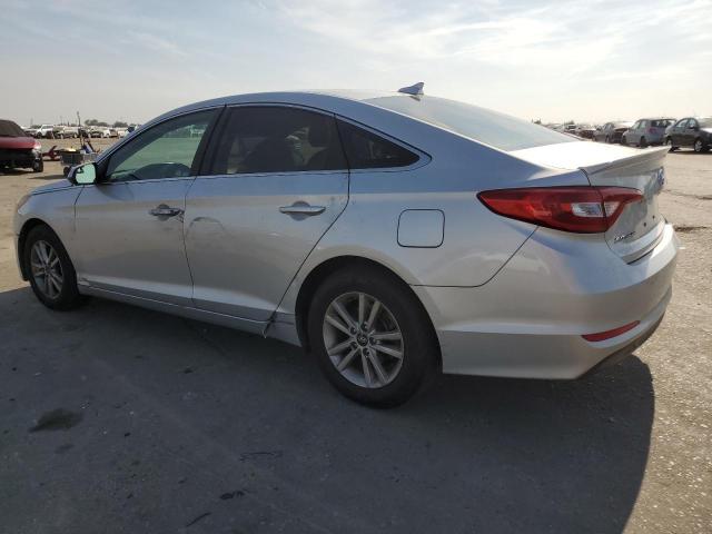 5NPE24AF7HH573650 - 2017 HYUNDAI SONATA SE SILVER photo 2