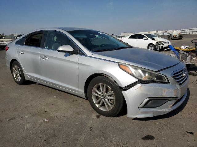 5NPE24AF7HH573650 - 2017 HYUNDAI SONATA SE SILVER photo 4