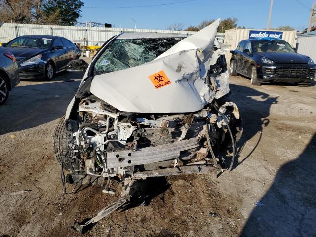 JTDKARFP6H3053486 - 2017 TOYOTA PRIUS PRIM 白色 照片 5