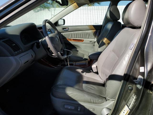 JTDBF30K240152054 - 2004 TOYOTA CAMRY LE GRAY photo 7