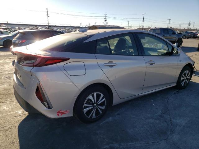 JTDKARFPXJ3075576 - 2018 TOYOTA PRIUS PRIM SILVER photo 3