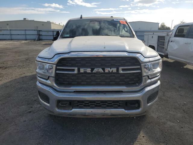 3C6UR5CL9NG105432 - 2022 RAM 2500 TRADESMAN WHITE photo 5