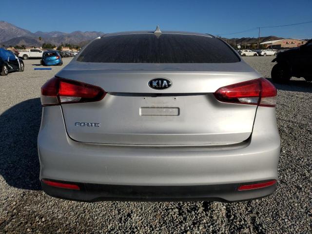 3KPFK4A71JE281032 - 2018 KIA FORTE LX SILVER photo 6