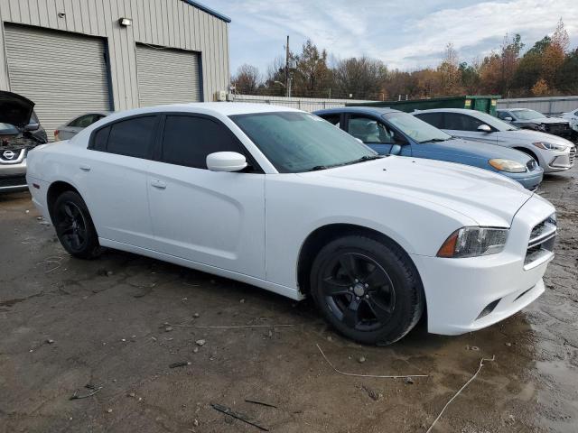 2C3CDXBGXEH267996 - 2014 DODGE CHARGER SE WHITE photo 4