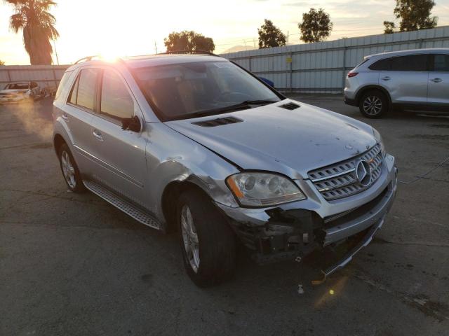 4JGBB72EX8A417423 - 2008 MERCEDES-BENZ ML 550 SILVER photo 4