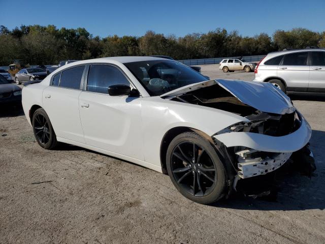 2C3CDXBG4HH547496 - 2017 DODGE CHARGER SE WHITE photo 4