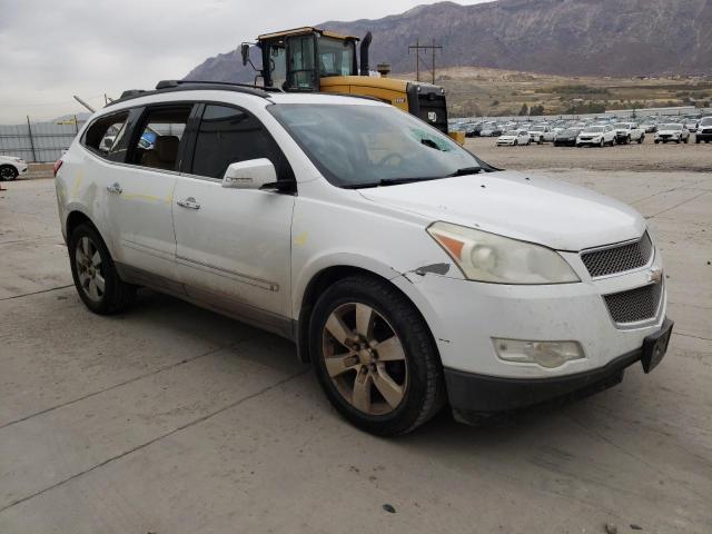 1GNEV33D19S127601 - 2009 CHEVROLET TRAVERSE LTZ WHITE photo 4