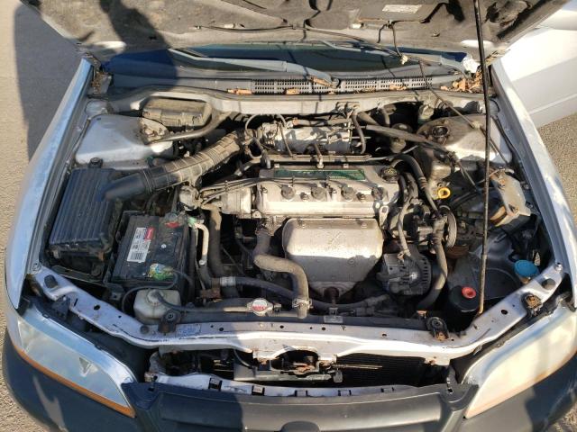 1HGCG65581A010742 - 2001 HONDA ACCORD LX SILVER photo 11