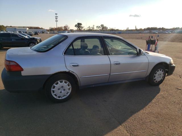 1HGCG65581A010742 - 2001 HONDA ACCORD LX SILVER photo 3