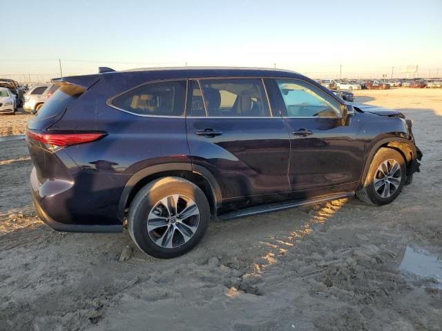 5TDHZRAH4NS557001 - 2022 TOYOTA HIGHLANDER XLE BLUE photo 3