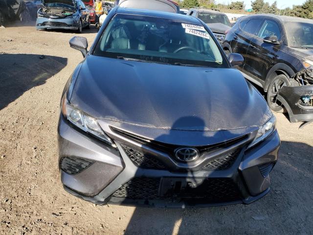 4T1B11HK7JU577759 - 2018 TOYOTA CAMRY L GRAY photo 5