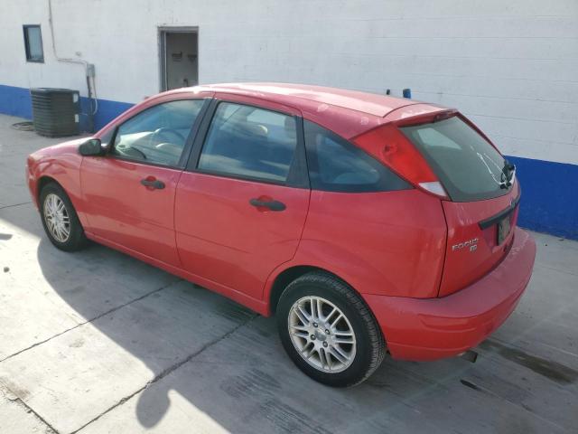 3FAFP37N65R105082 - 2005 FORD FOCUS ZX5 RED photo 2